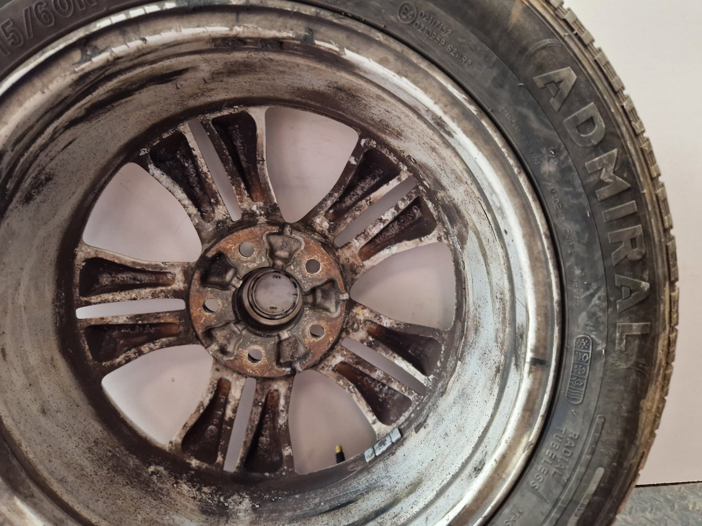 Nissan Qashqai MK1 17" Alloy Wheel with Tyre 215/60/17 ~3mm