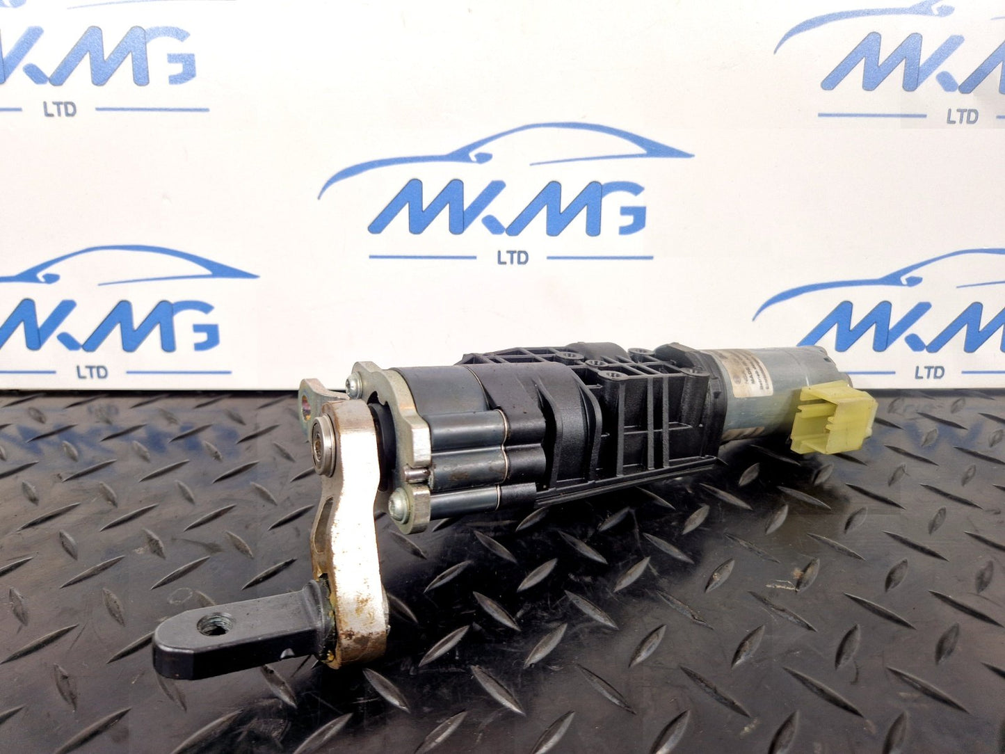 16-19 AUDI A4 B9 AVANT GENUINE REAR LEFT TAILGATE LIFT MOTOR 8W9827851A