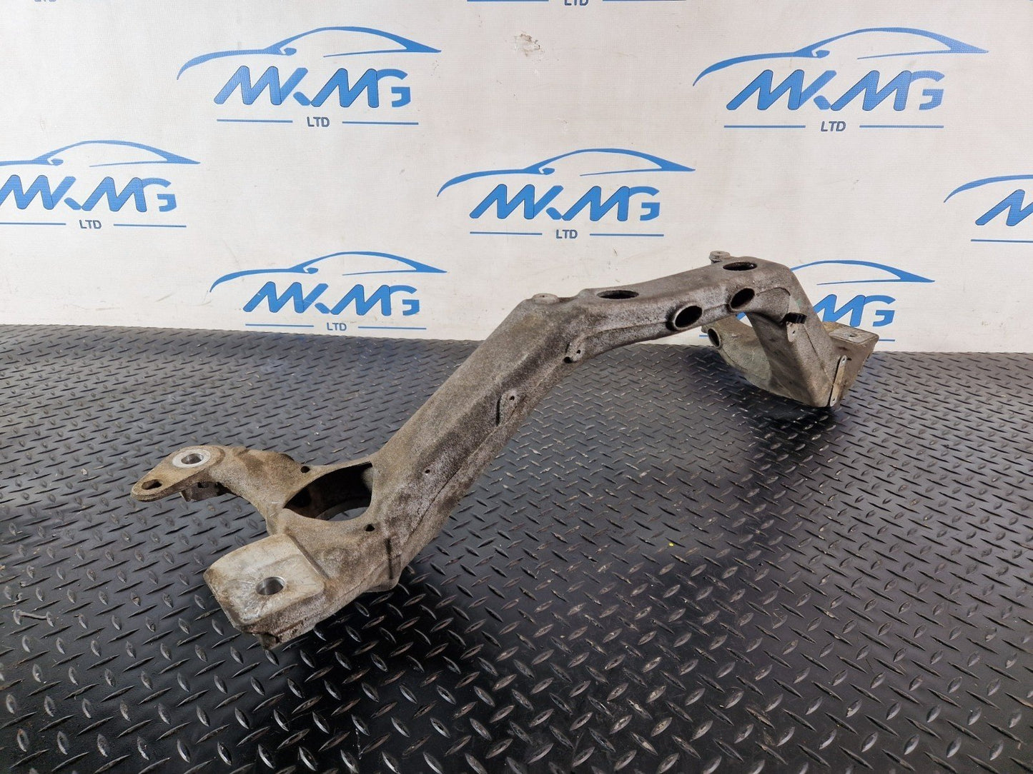 10-15 AUDI Q7 4L GENUINE ENGINE SUPPORT MOUNT BRACKET 7L8199207A