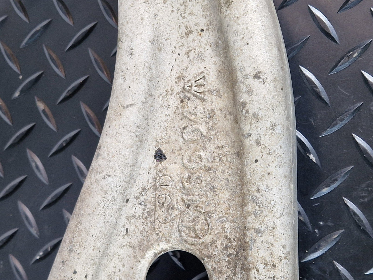 11-19 MERCEDES BENZ ML W166 GENUINE RIGHT O/S CONTROL ARM A16663300207