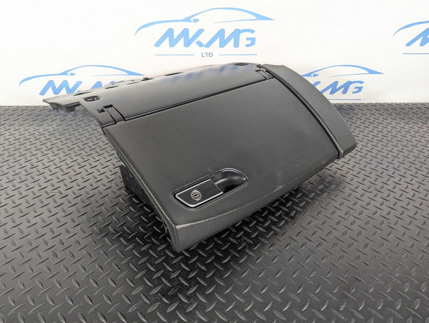 10-17 AUDI A8 4H GLOVE BOX STORAGE BOX IN BLACK 4H2857095