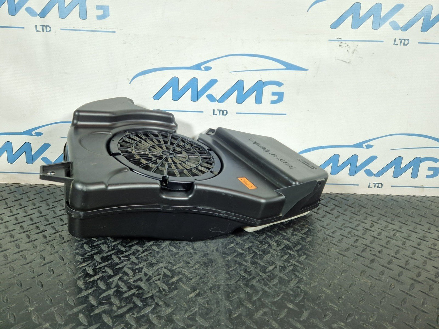 16-19 MERCEDES BENZ GLE W166 H/K LOGIC 7 SUBWOOFER SPEAKER A1668202202