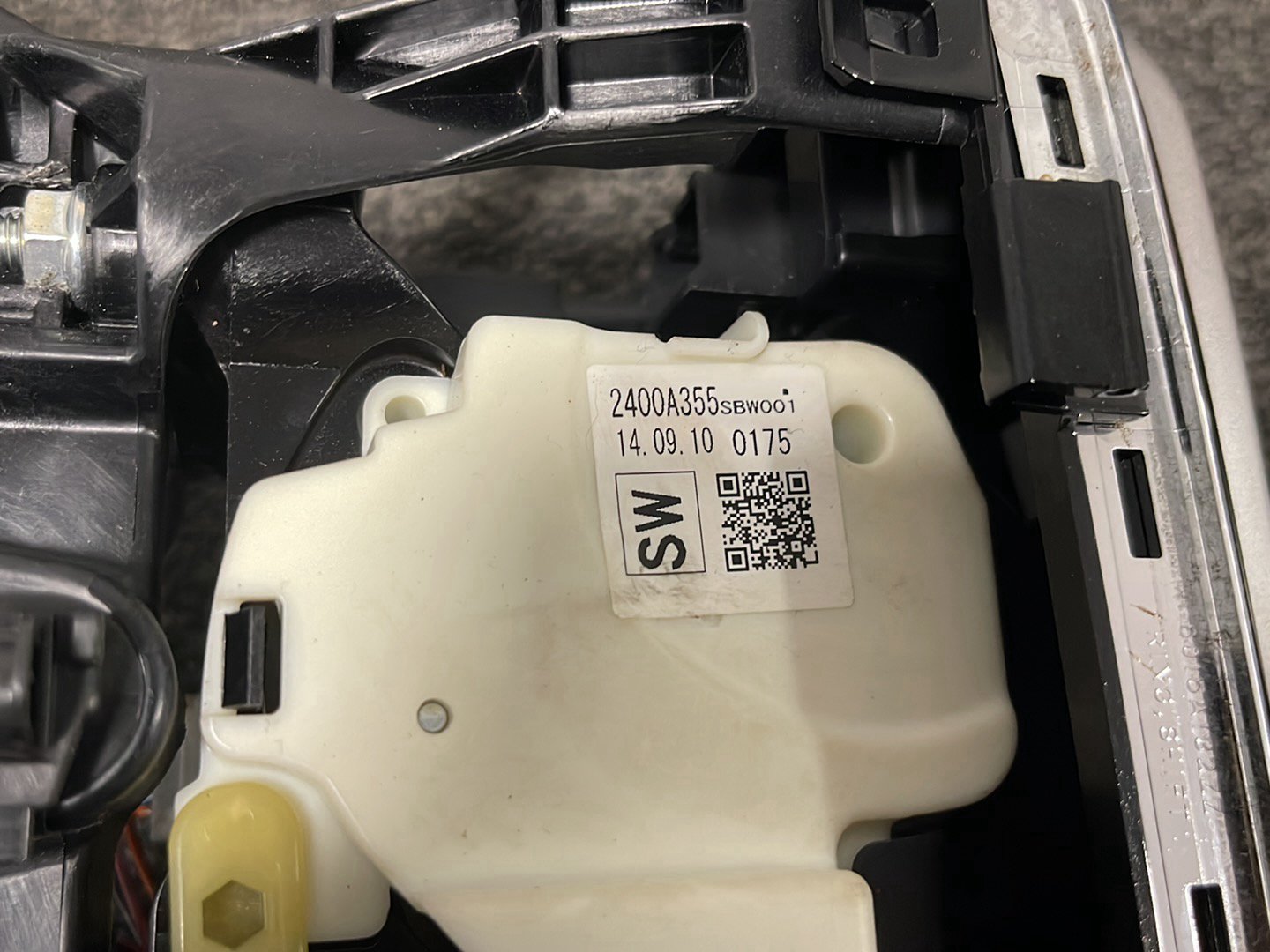Mitsubishi Outlander MK3 (RE1) (GG2W) SUV Automatic Gear Lever Selector 2400A355