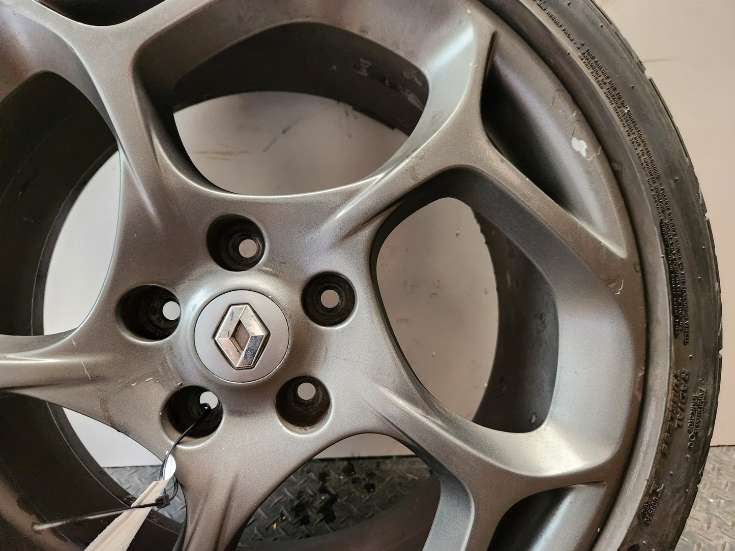 Renault Mégane MK3 (Ph2) (X95) 18" Alloy Wheel with Tyre 225/40/18 ~5mm