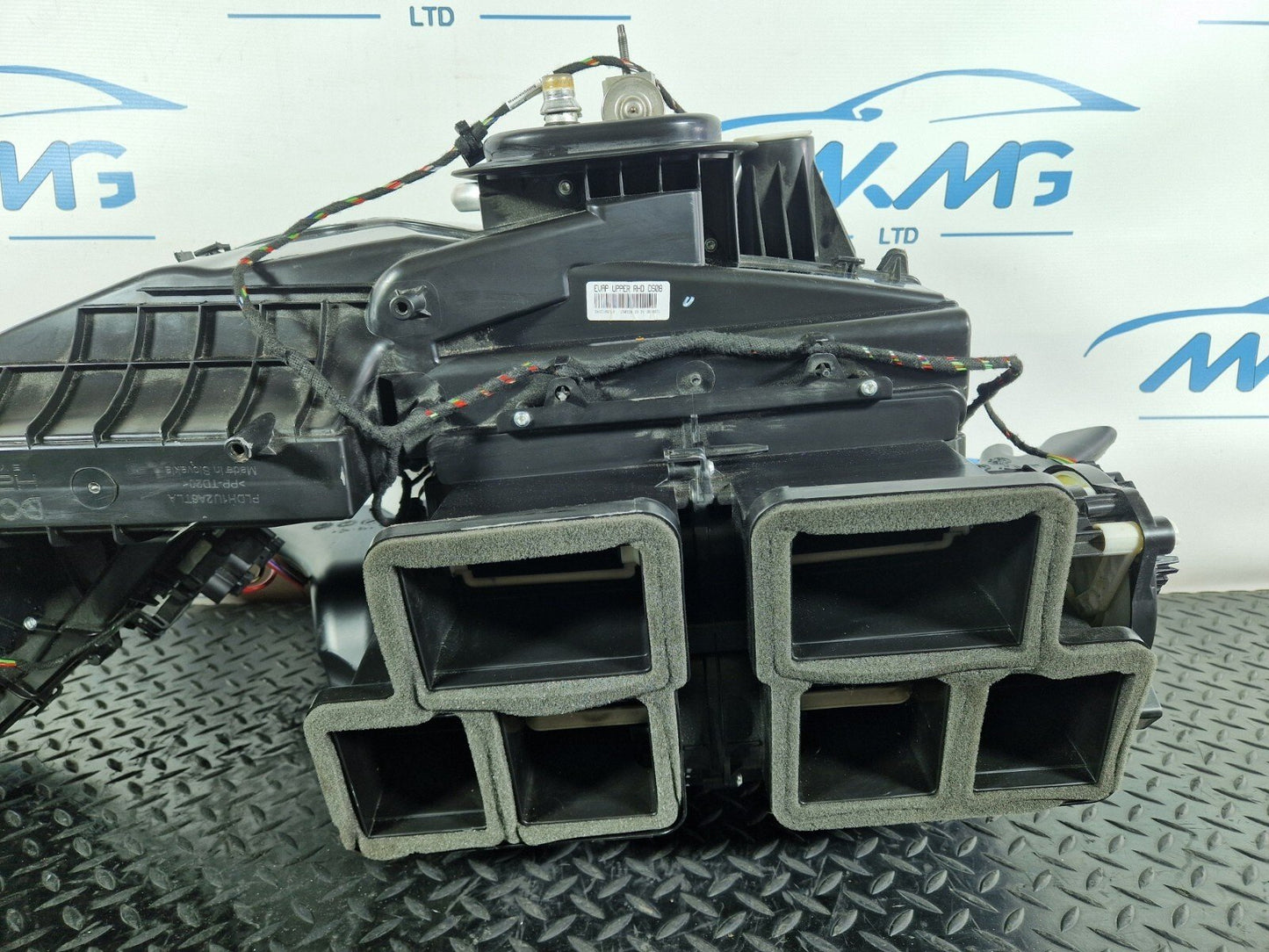 18-ON MERCEDES A CLASS W177 GENUINE OEM HEATER MATRIX HOUSING A2478309202