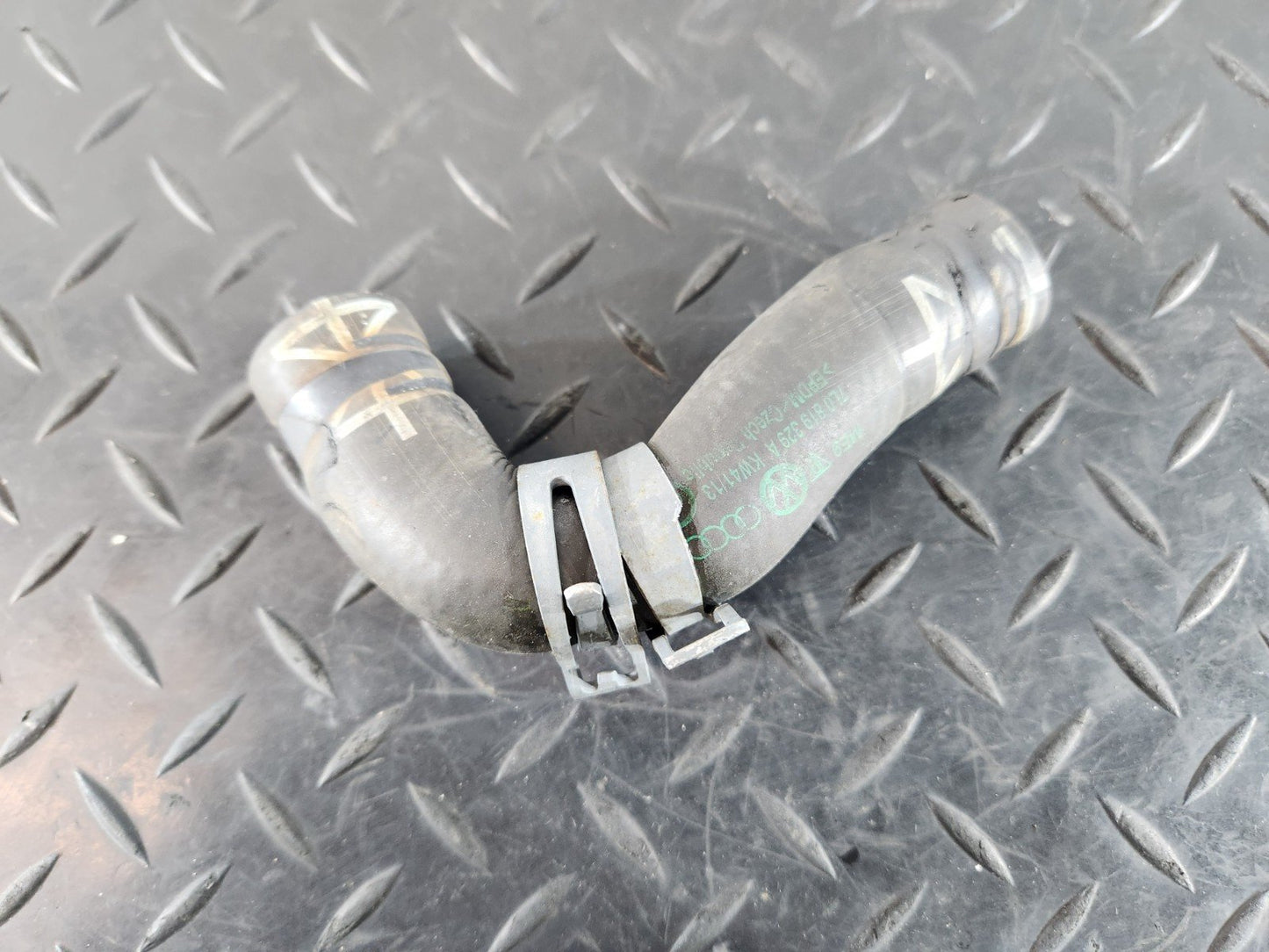10-18 VW TOUAREG 7P 3.0 DIESEL HEATER COOLANT RETURN HOSE PIPE 7L0819329A