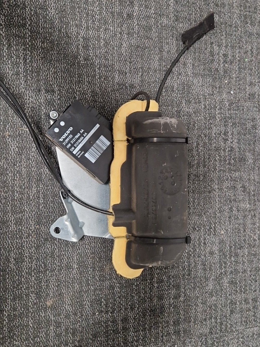 Volvo V70 MK3 Estate Genuine Left Tailgate Strut Motor
