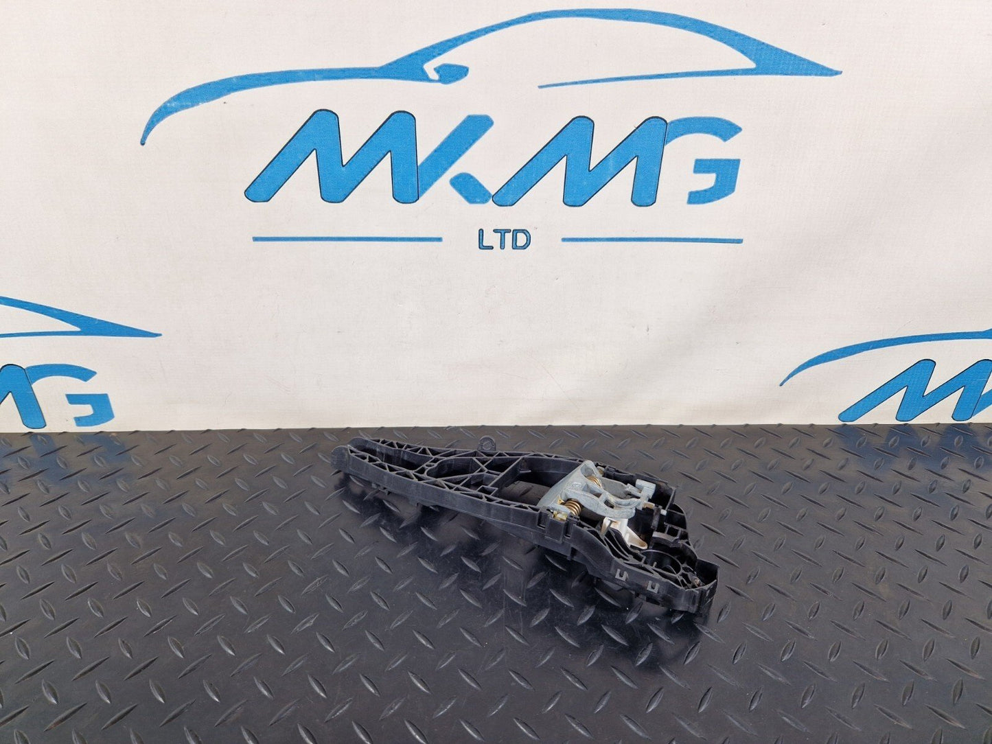 BMW 2 SERIES F45 F46 REAR LEFT N/S DOOR EXTERIOR HANDLE SUPPORT BRACKET 7401209