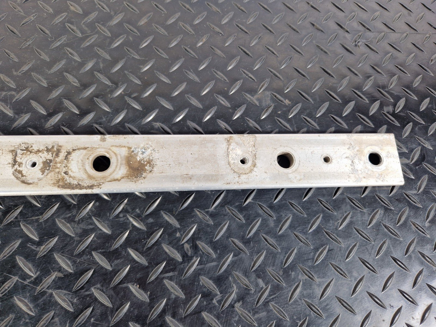 14-21 MERCEDES BENZ C350e W205 REAR TUNNEL BEAM BAR A2056190725