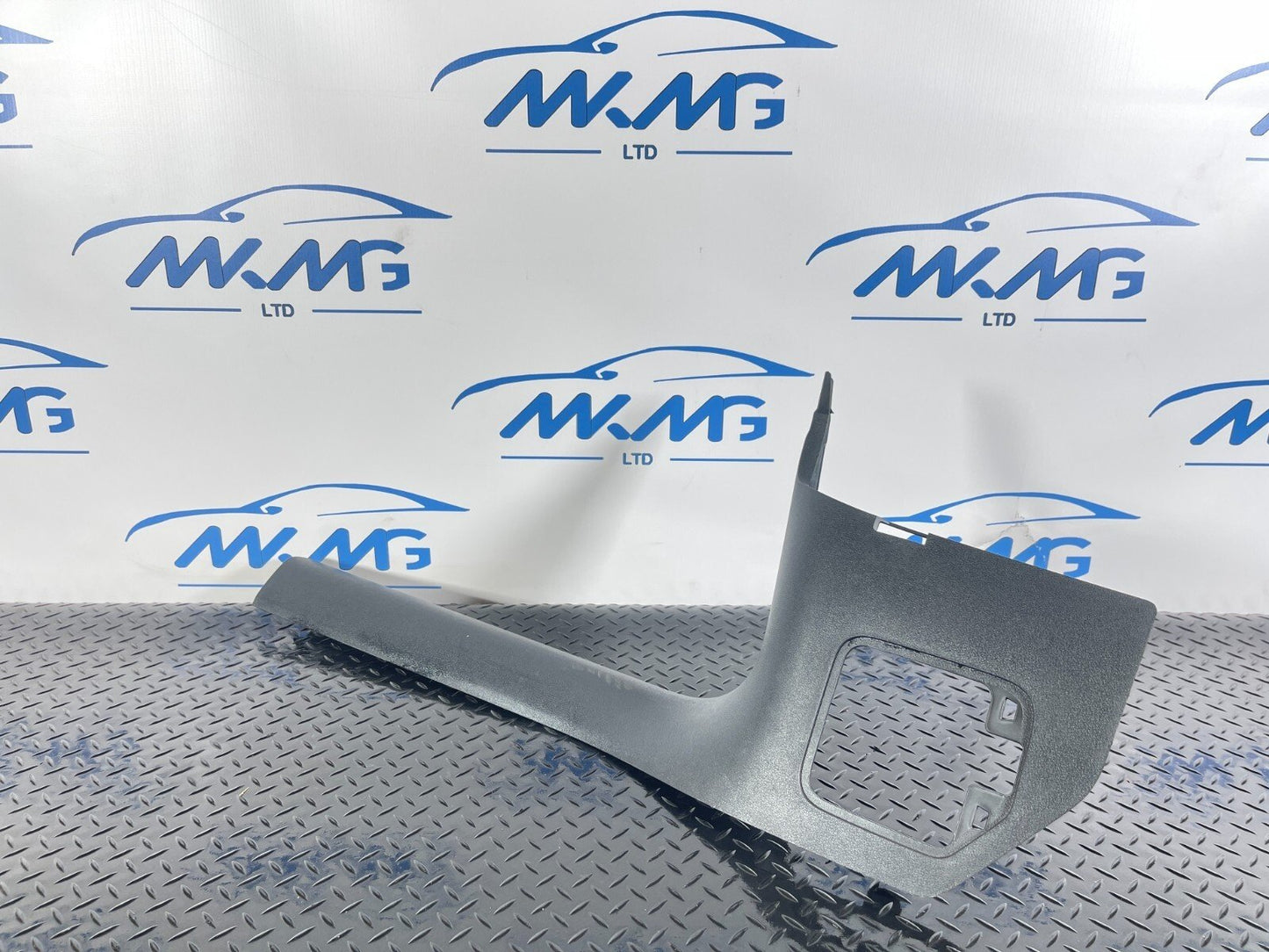 16-19 AUDI A4 B9 GENUINE LEFT SIDE PLASTIC SIDESKIRT COVER 8W2867271A