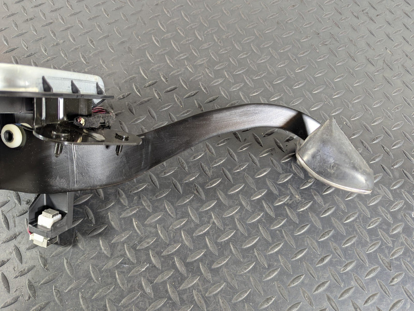 11-19 MERCEDES BENZ ML W166 GENUINE BRAKE PEDAL A1662920101