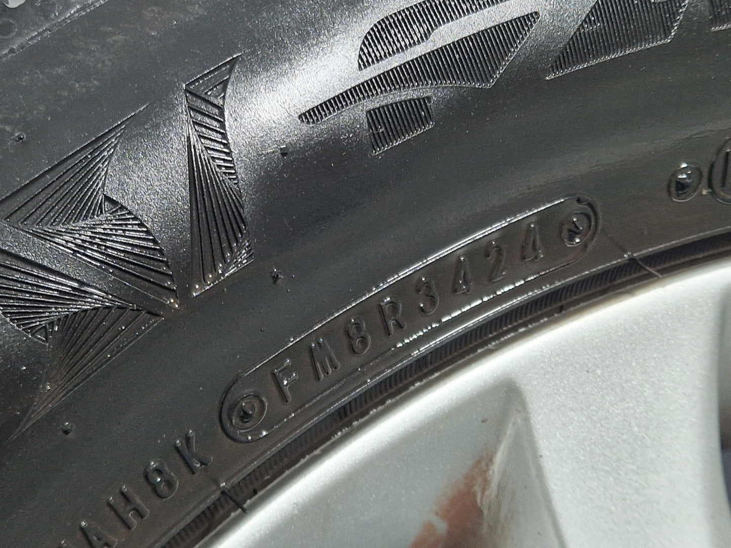 Hyundai i30 MK1 (FD) 5" Alloy Wheel with Tyre 205/55/16 7mm