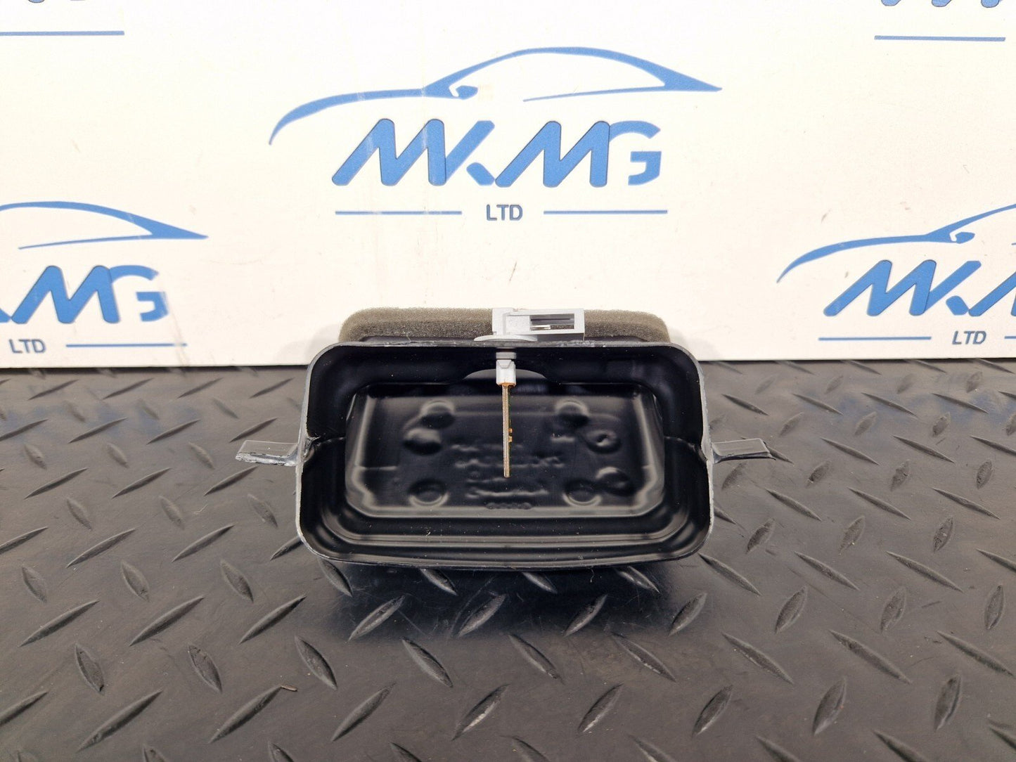16-24 AUDI A5 F5 OEM GENUINE AIR INTAKE VENT 8W0857042