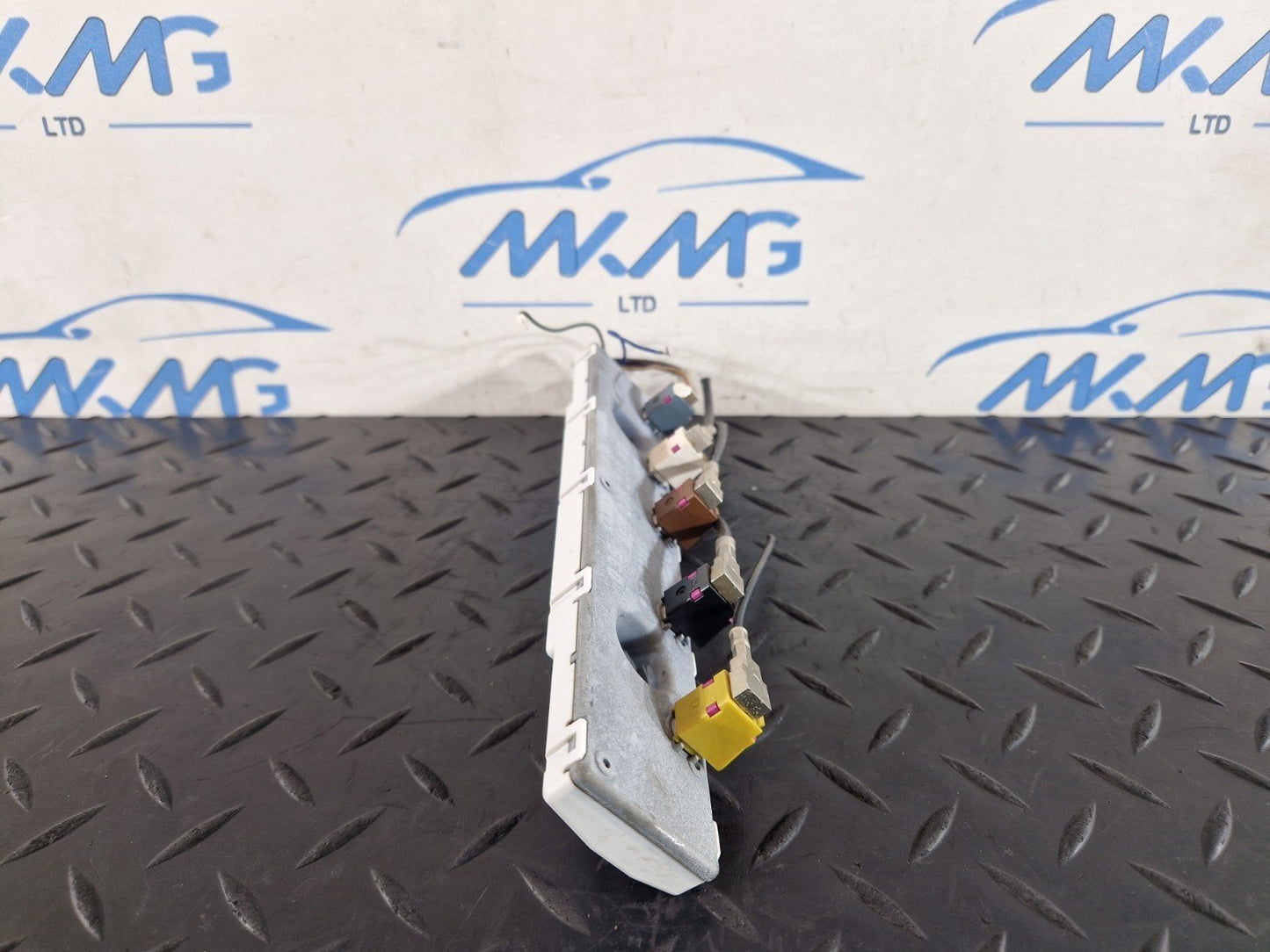 10-15 AUDI Q7 4L GENUINE REAR DRIVER SIDE ANTENNA BOOSTER 4L0035225AG