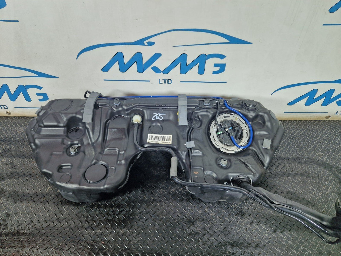 14-21 MERCEDES BENZ C-CLASS C200d W205 DIESEL FUEL TANK & PUMP A2054700501