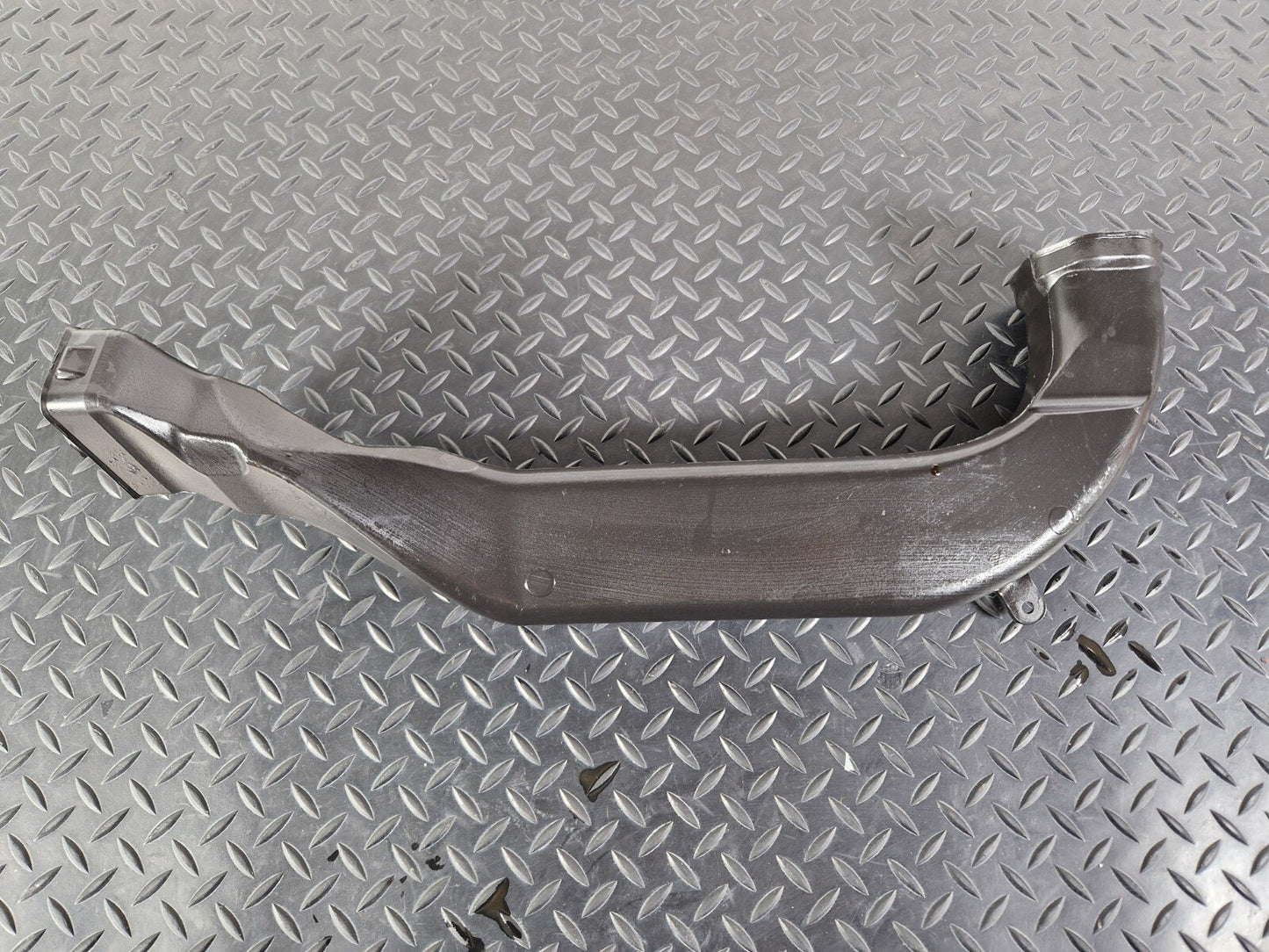 18-ON MERCEDES BENZ SPRINTER W907 OEM AIR DUCT A9078310900