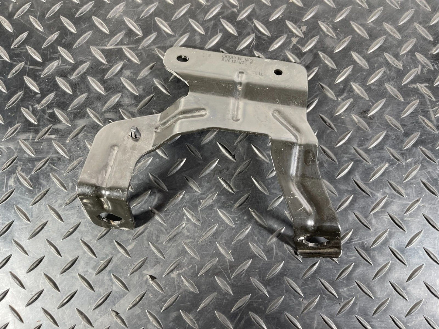 16-19 AUDI A4 B9 AVANT GENUINE EXPANSION COLLANT TANK BRACKET 8W0121232F