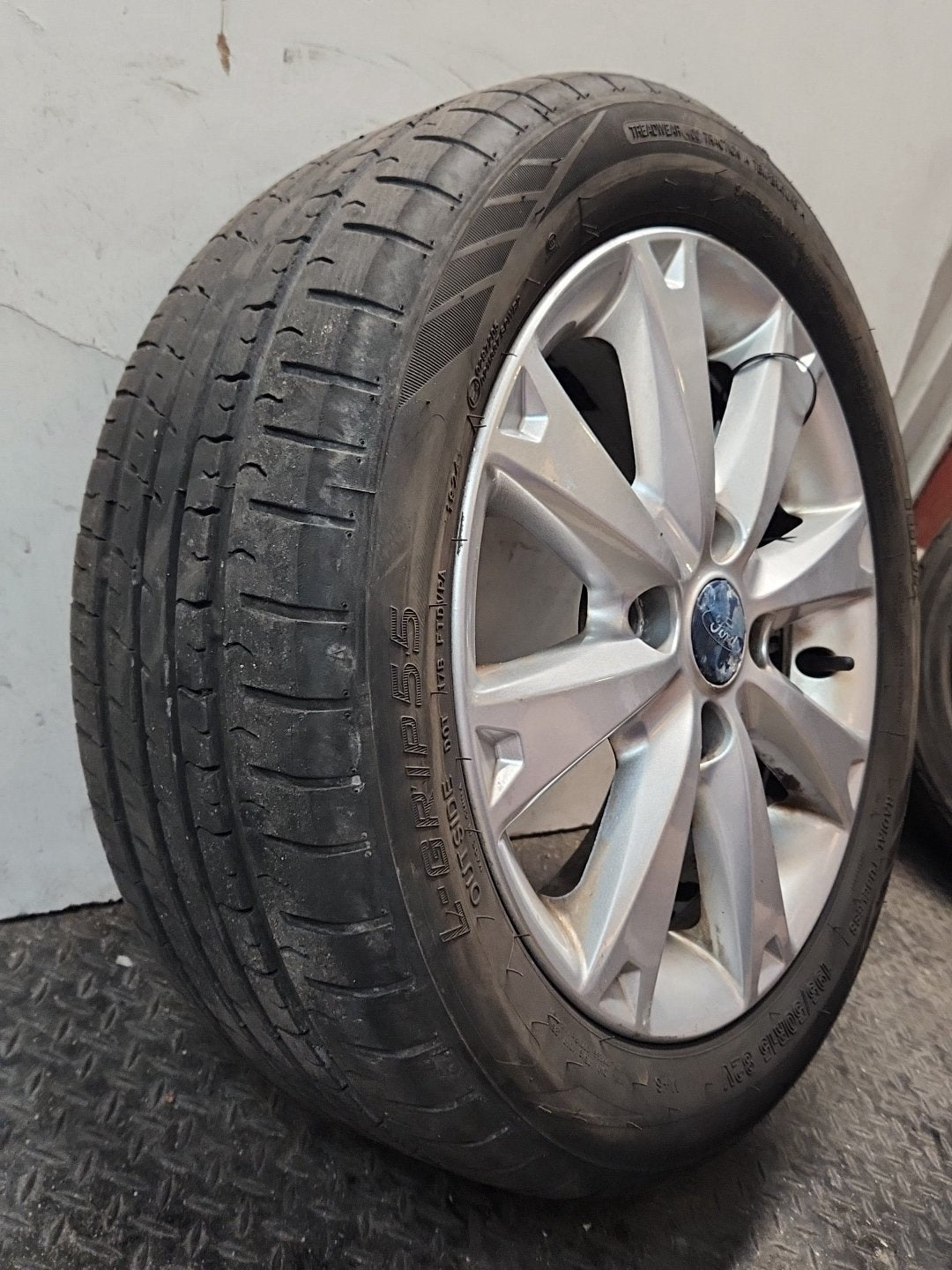 2009 Ford Fiesta MK7 (B299) 15" Alloy Wheel with Tyre 195/50/15 ~5mm 8V211007GA