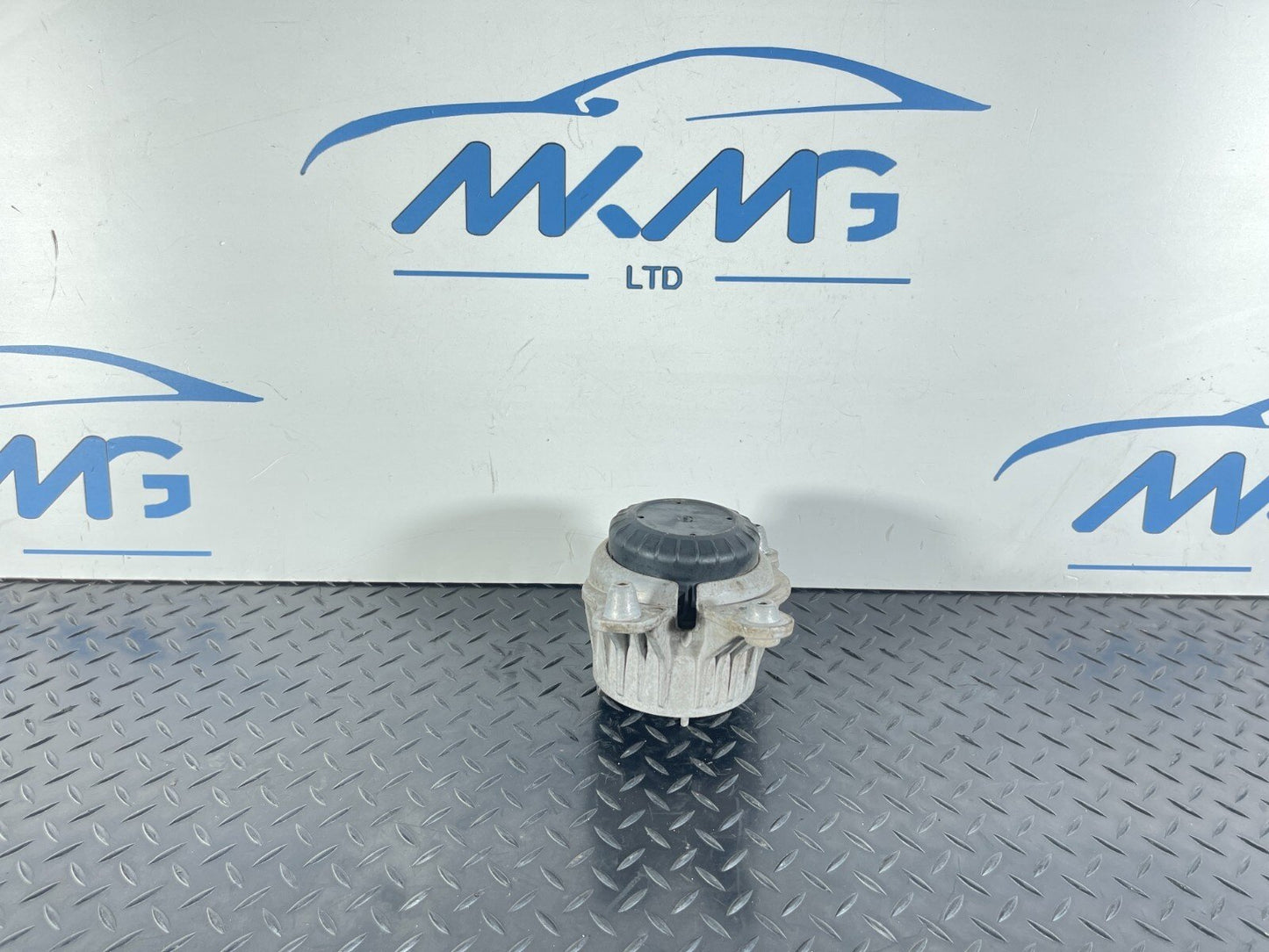 14-21 MERCEDES BENZ C350e W205 ENGINE SUPPORT MOUNT BRACKET RIGHT A2052400300