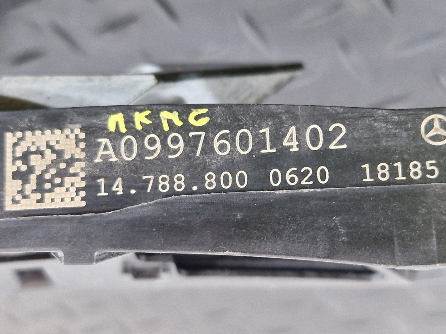 18-ON MERCEDES A CLASS W177 OEM FRONT RIGHT O/S DOOR HANDLE BASE MOUNT BRACKET