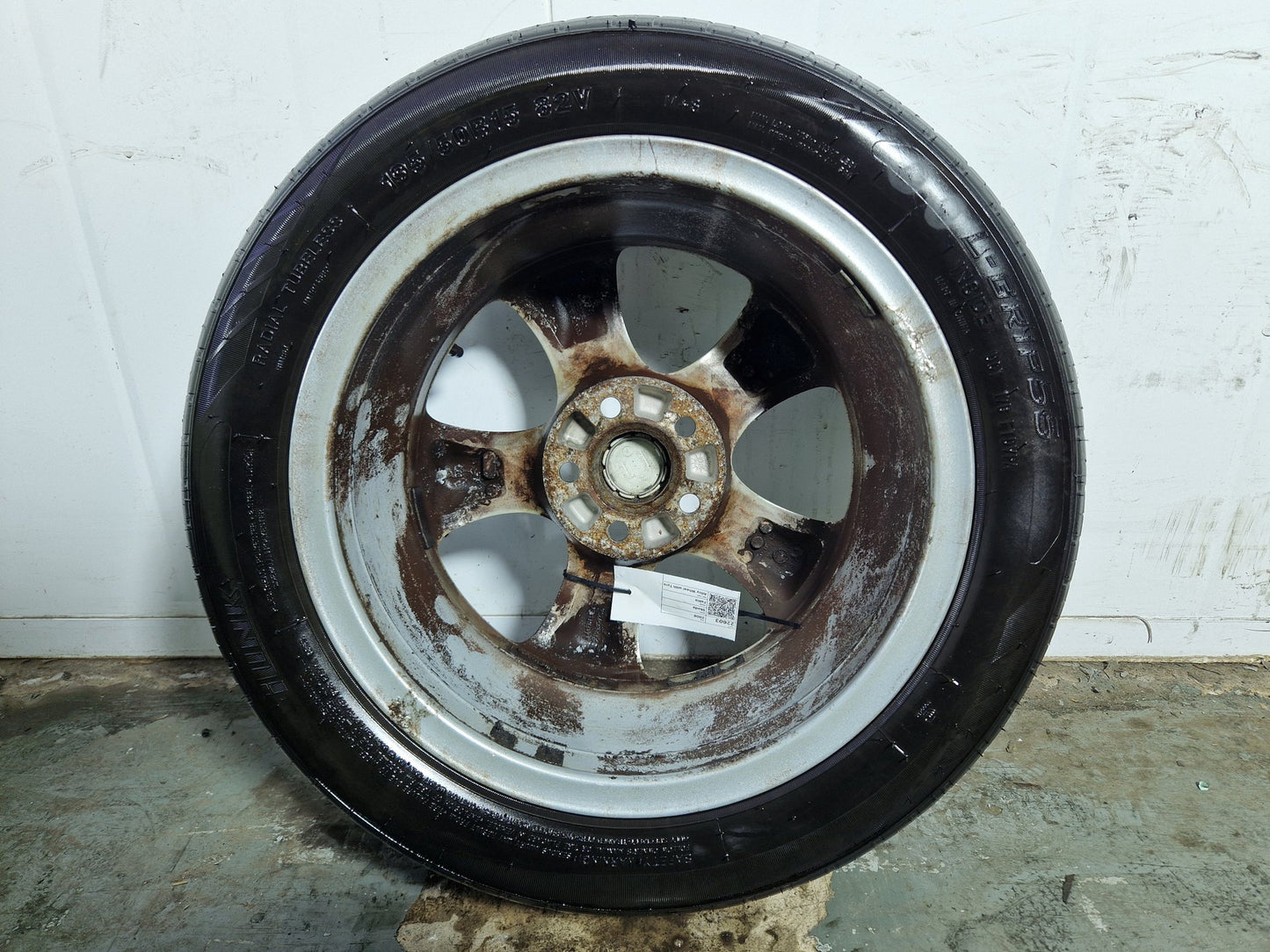 Skoda Fabia 5J 15" Alloy Wheel with Tyre 195/50/15 Genuine ~6mm