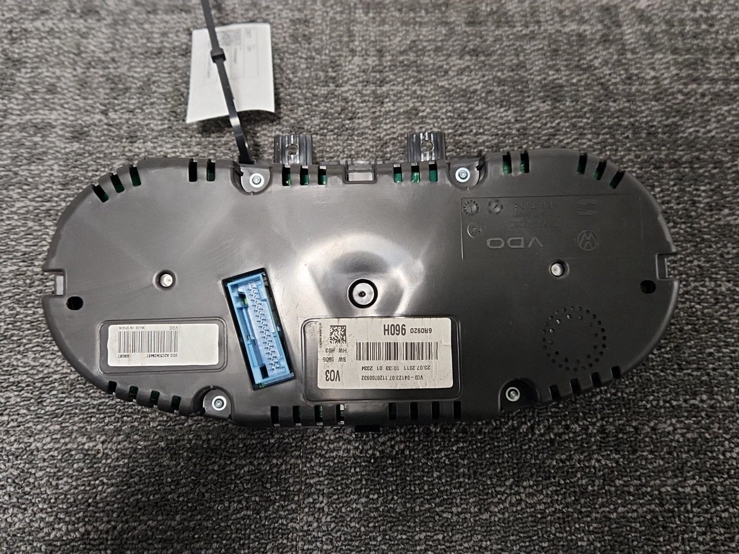 Volkswagen Polo 6R - MK5 Hatchback Genuine Instrument Cluster 6R0920960H