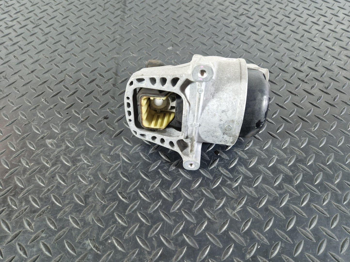 16-19 AUDI A4 B9 GENUINE OEM RIGHT DRIVER SIDE ENGINE MOUNT 8W0199372CD