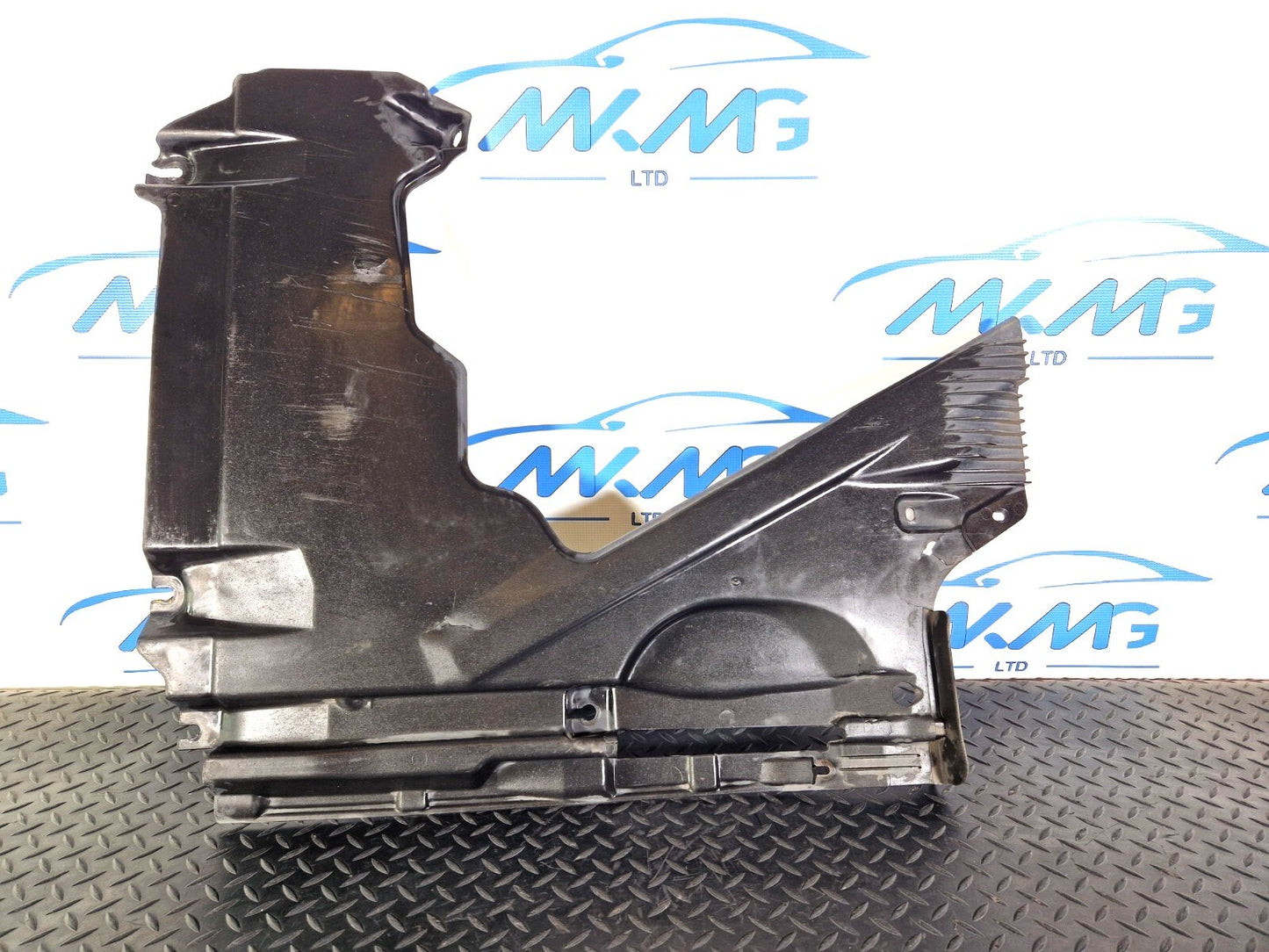 16-19 AUDI A4 B9 S-LINE OEM DRIVER REAR RIGHT UNDER BODY COVER TRAY 8W0825216E