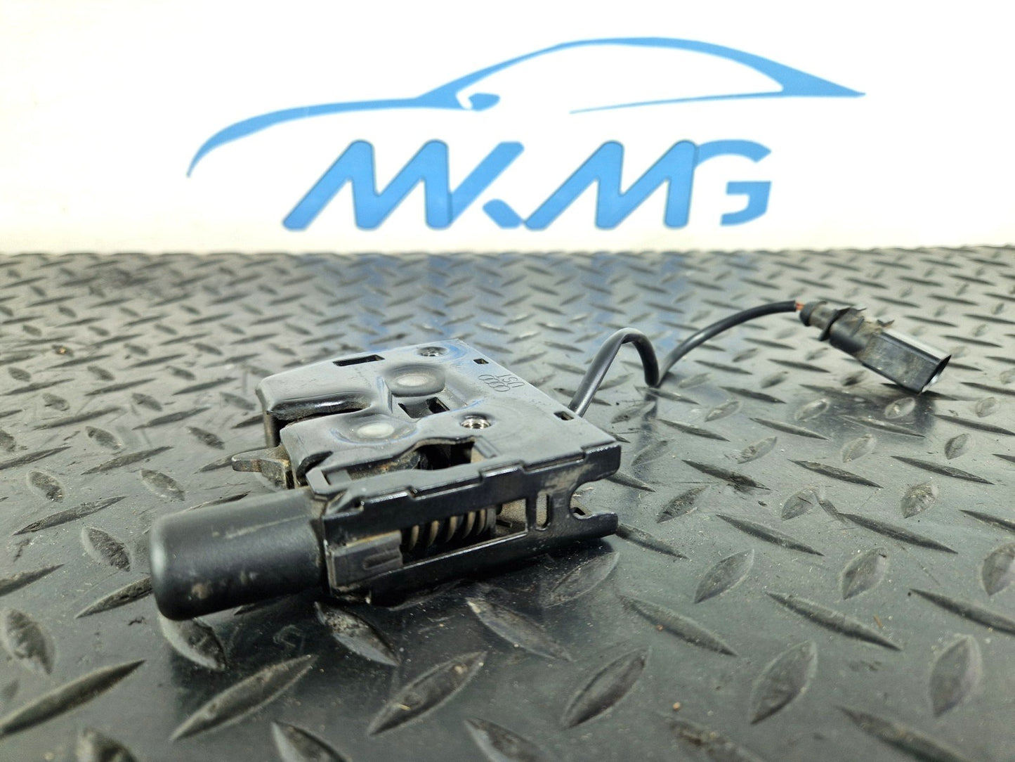 12-18 AUDI A6 C7 CGLC/CGL GENUINE FRONT BONNET LOCK MECHANISM 4G0823509D