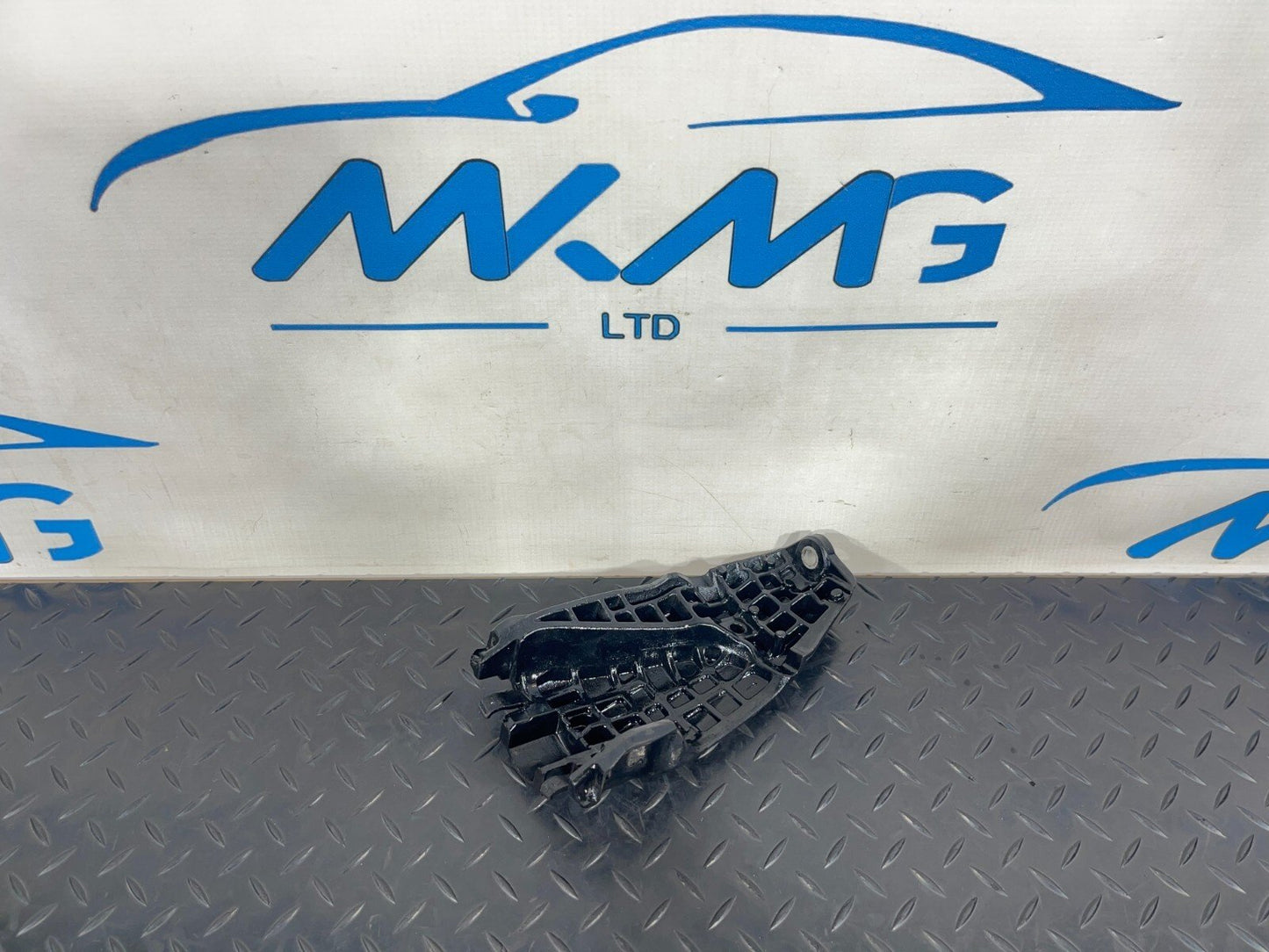 14-21 MERCEDES BENZ C300h W205 HIGH VOLTAGE CABLE PROTECTIVE BOW A0005453886