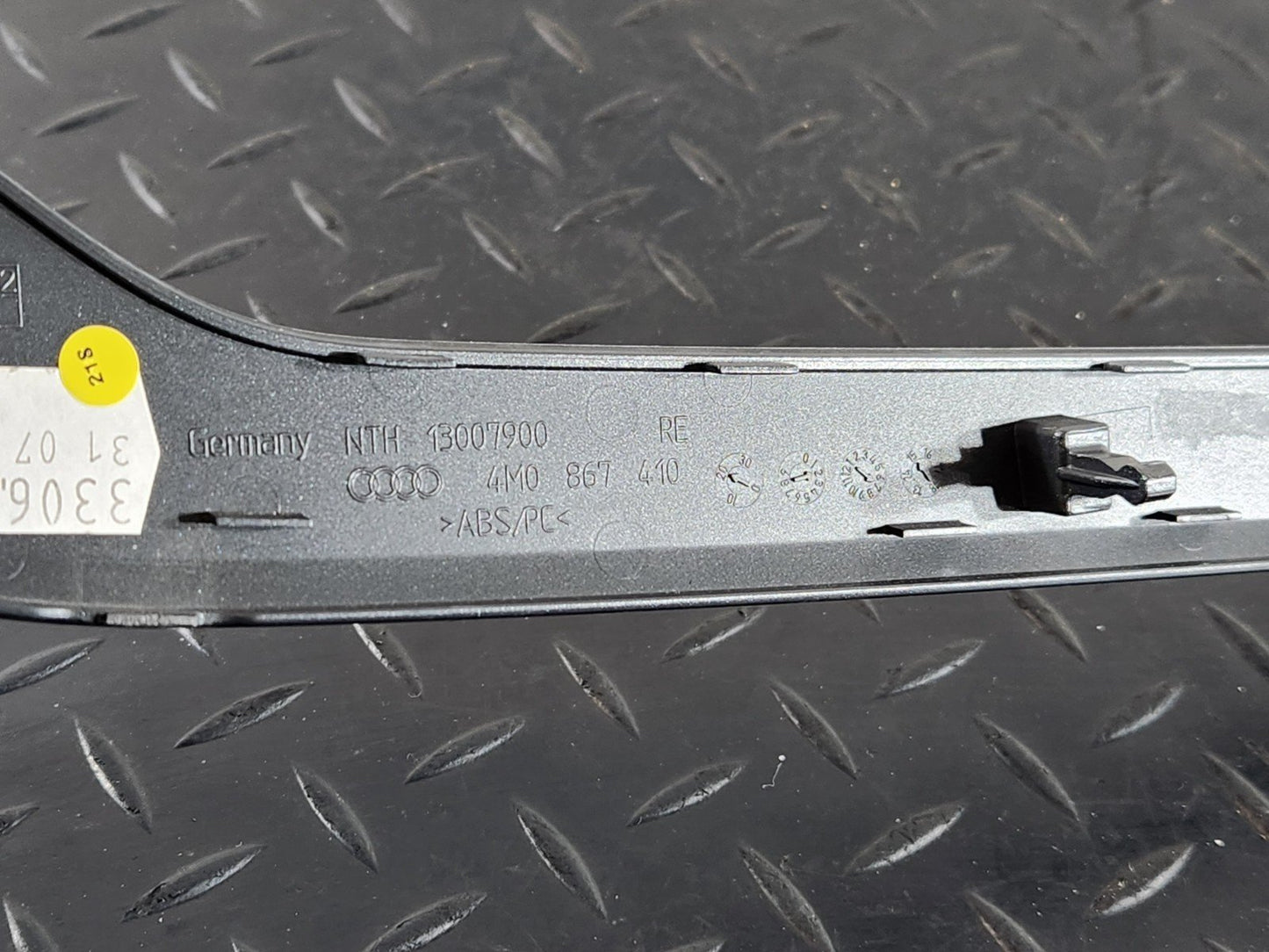 16-20 AUDI Q7 4M GENUINE FRONT RIGHT DRIVER SIDE DOOR CARD TRIM 4M0867410