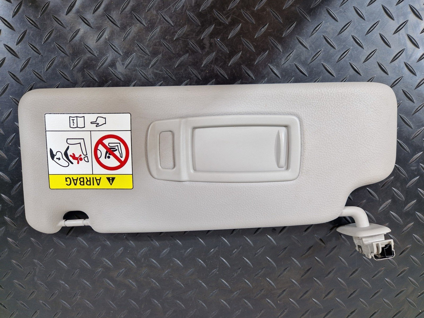 16-22 BMW X1 F48 GENUINE SUN VISOR LEFT PASSENGER SIDE IN GREY 7452561