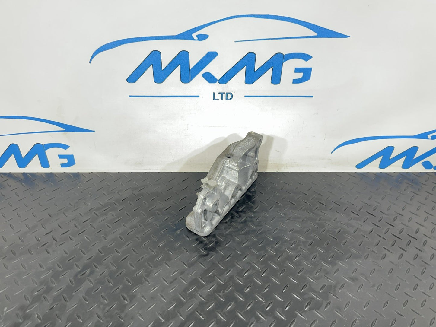 18-ON MERCEDES BENZ A CLASS W177 AMG LINE ENGINE CARRIER BRACKET A6542230004