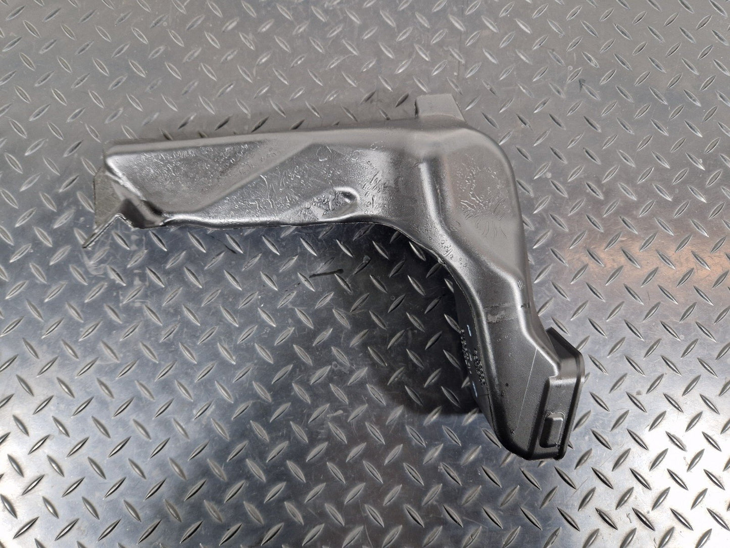 16-19 AUDI A4 AVANT B9 S-LINE FRONT LEFT FOOTWELL AIR DUCT 8W2819151