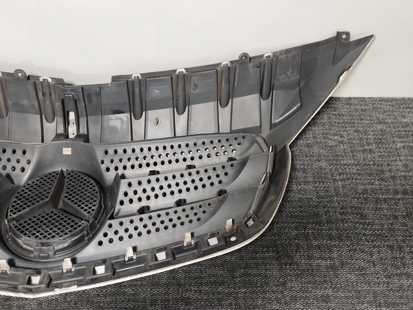 Mercedes-Benz Citan W415 Cargo Van Bumper Grille in Arctic White A4158880023