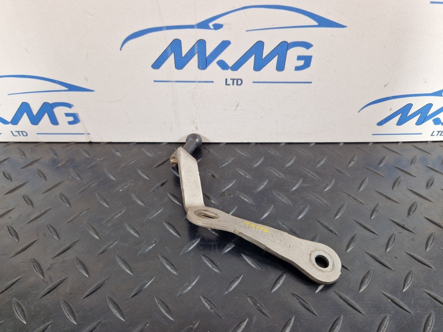 14-20 MERCEDES BENZ GLA X156 OEM EXHAUST SYSTEM FRONT PIPE UPPER BRACKET MOUNT