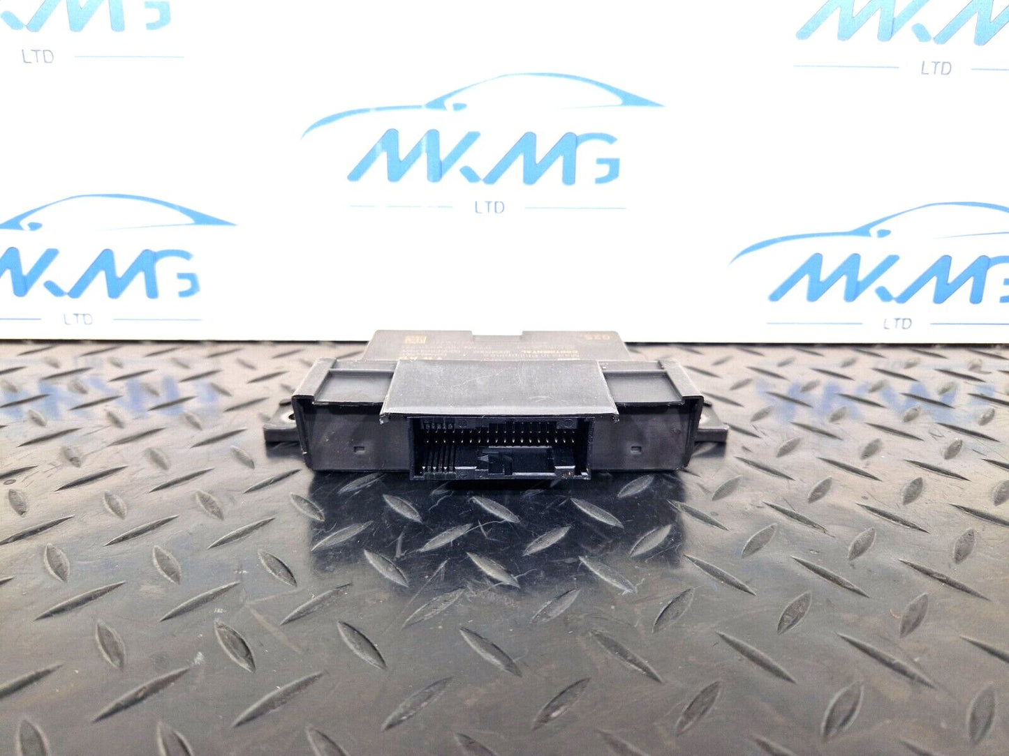 16-19 AUDI A4 AVANT B9 S-LINE GENUINE GATEWAY MODULE 4M1907468C