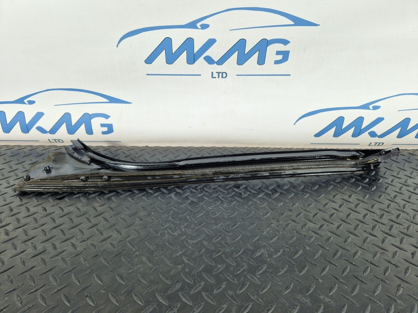 12-17 AUDI S5 CONVERTIBLE FRONT LEFT A PILLAR SEAL 8F0831721