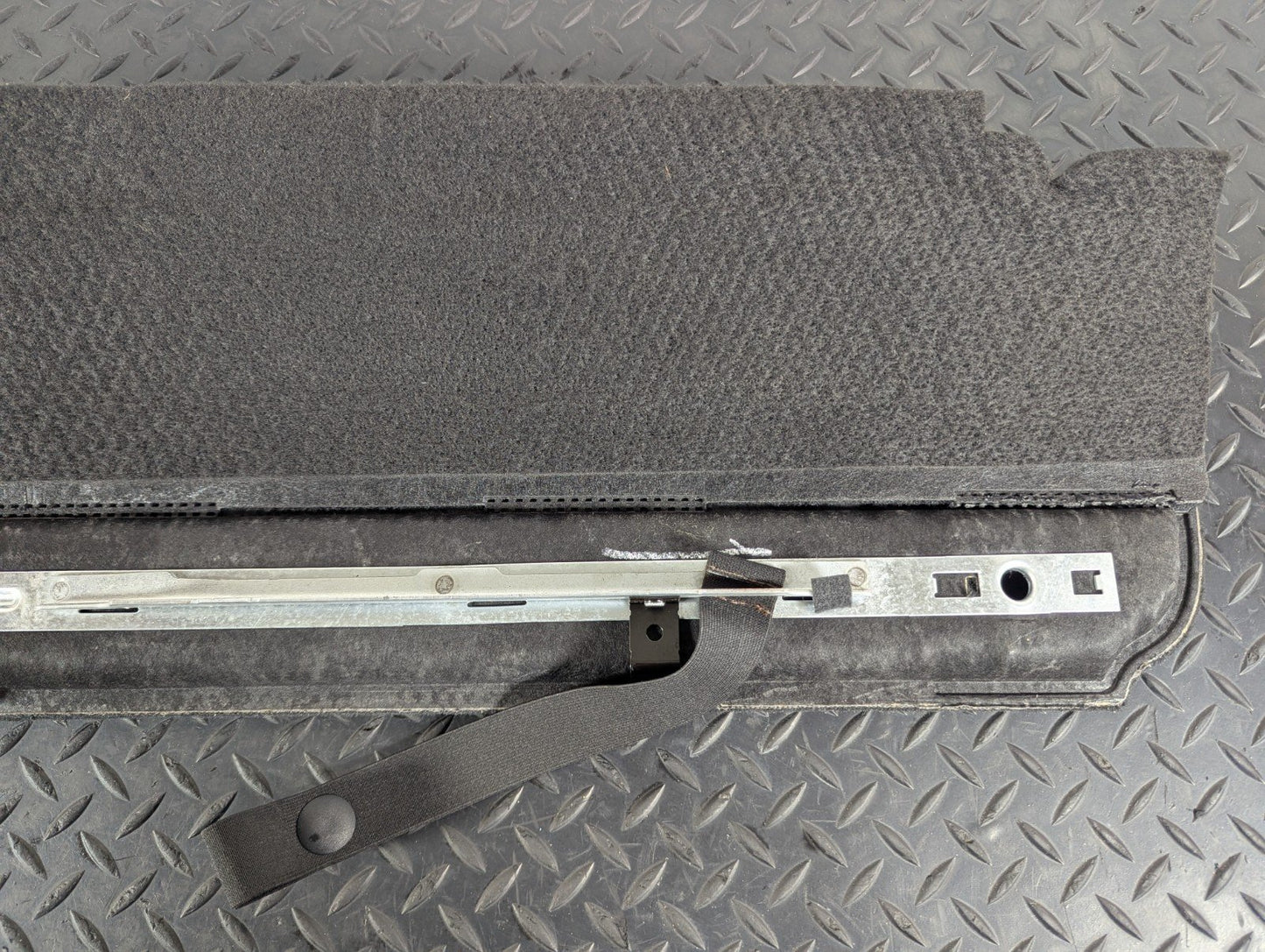 11-19 MERCEDES BENZ ML W166 GENUINE TRUNK BOOT TRIM PANEL A1666800102