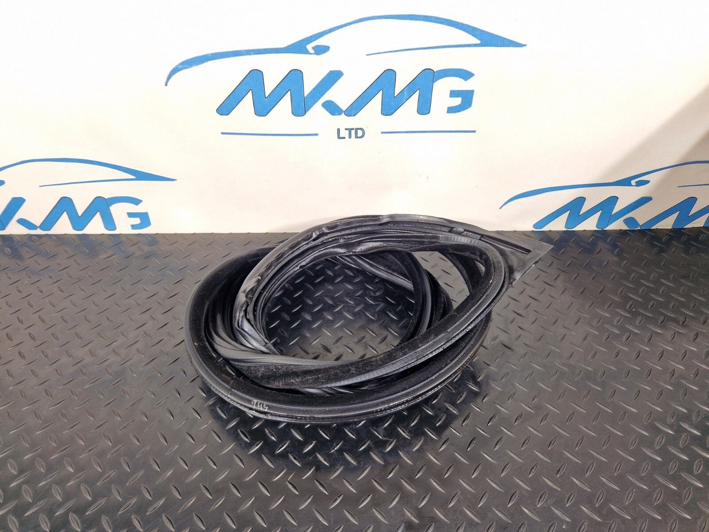 11-18 BMW 6 SERIES F06 FRONT LEFT NSF DOOR RUBBER WEATHER SEAL 7275297