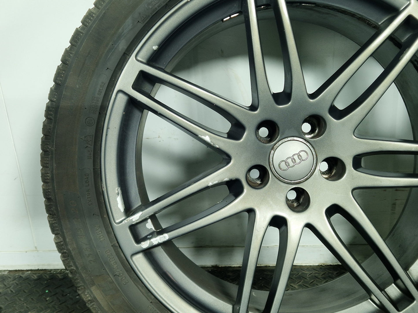 Audi Q5 20" Alloy Wheel with Tyre 6mm 255/45/20 8R0601025R