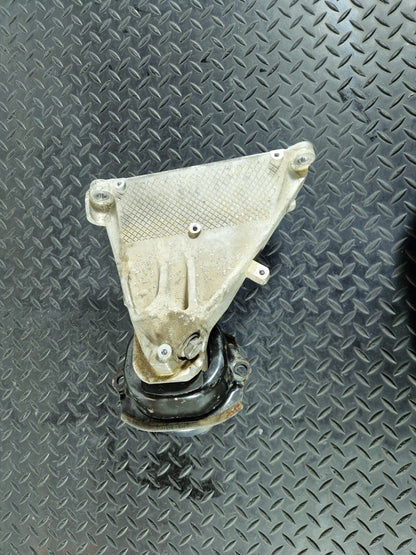10-13 BMW X5 E70 LCI GENUINE RIGHT ENGINE SUPPORT BRACKET 6790022
