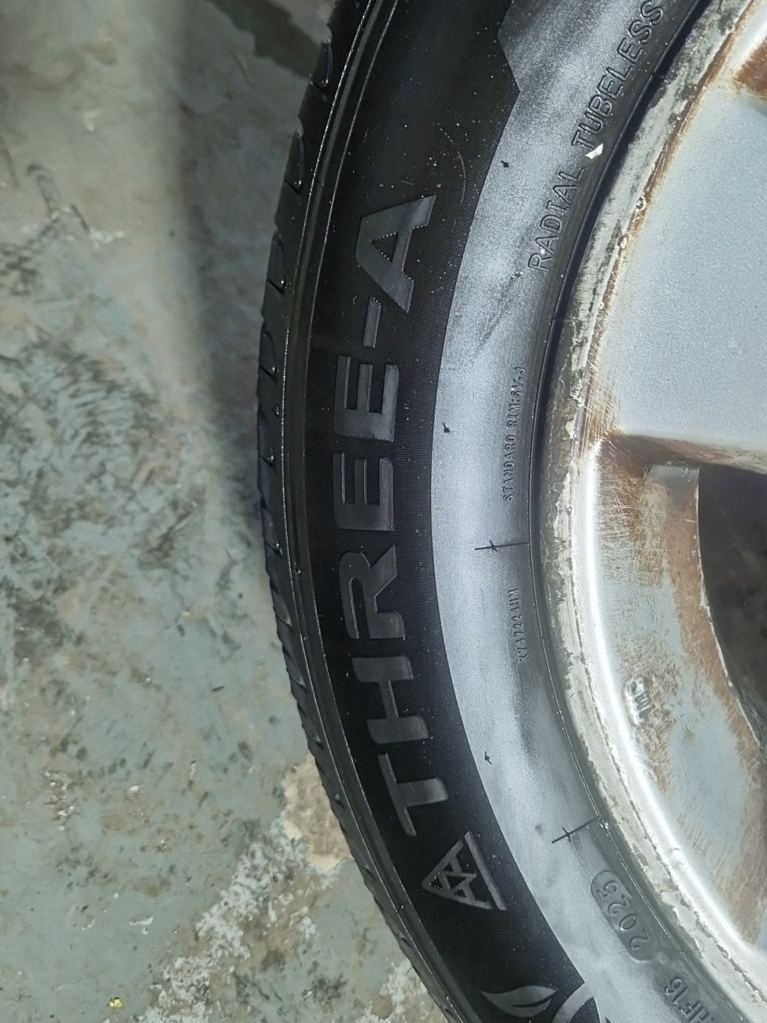 Toyota Estima MK2 (ACR30) 16" Alloy Wheel with Tyre 215/60/16 6mm