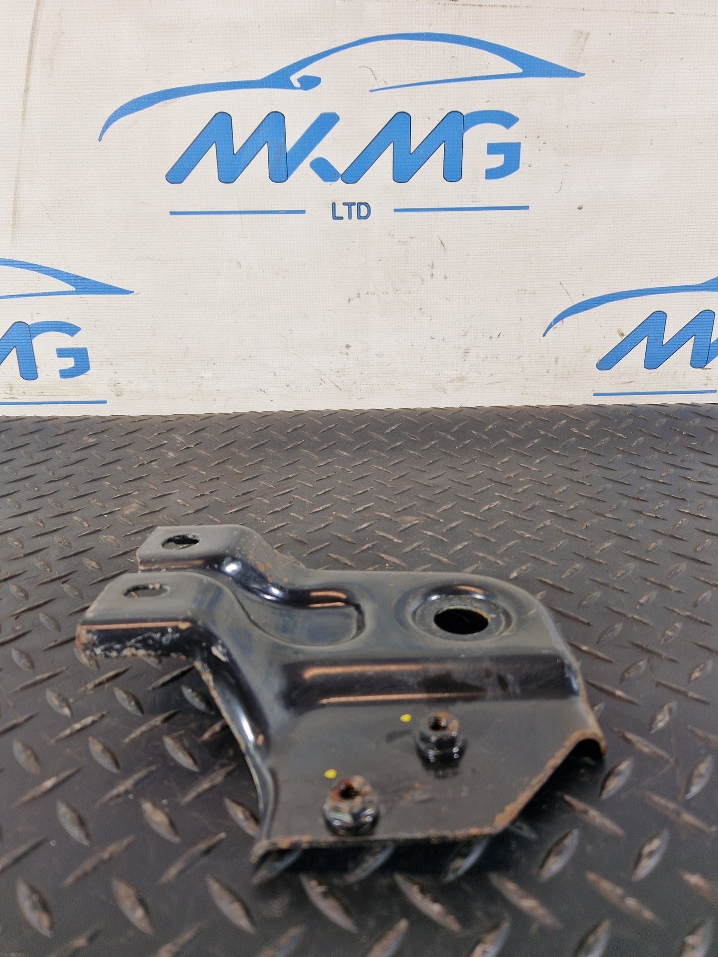 Range Rover Evoque L538 FRONT LEFT LOWER CROSS MEMBER SUPPORT BRACKET BJ325401AC