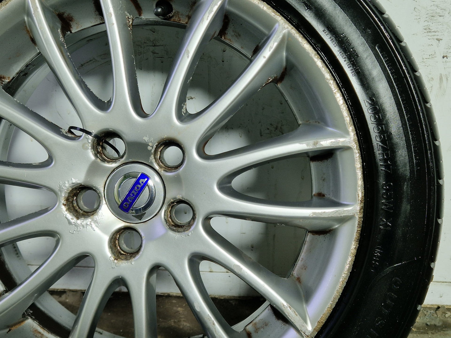Volvo S40 MK2 (MS) 17" Alloy Wheel with Tyre 205/55/17 ~4mm 30671414