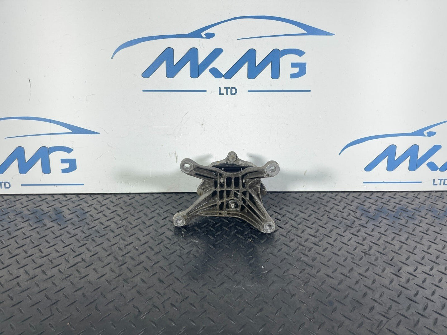 16-19 AUDI A4 B9 GENUINE ENGINE MOUNT BRACKET 8W0399118C
