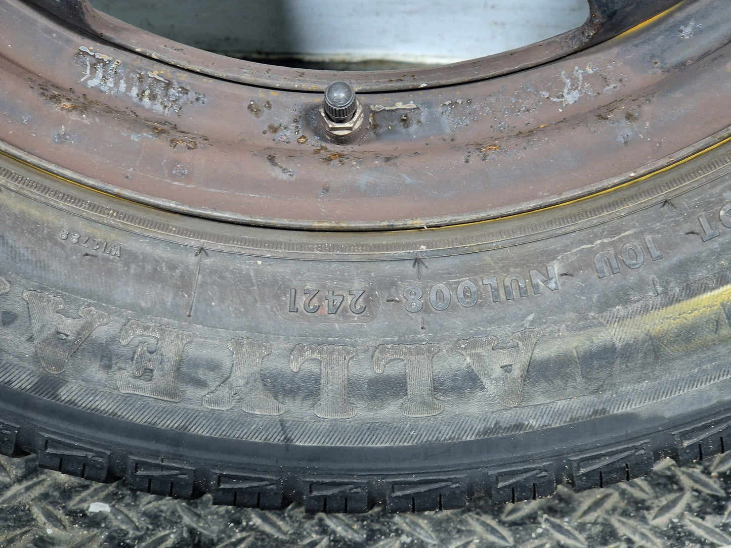 Ford C-Max MK1 17" Alloy Wheel with Tyre 4mm 225/55/17