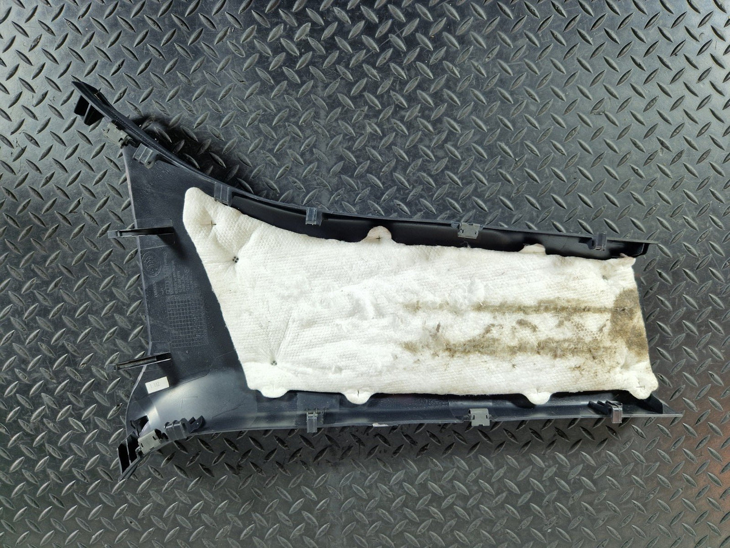 11-19 MERCEDES BENZ ML W166 GENUINE LEFT LOWER B PILLAR TRIM A1666900025