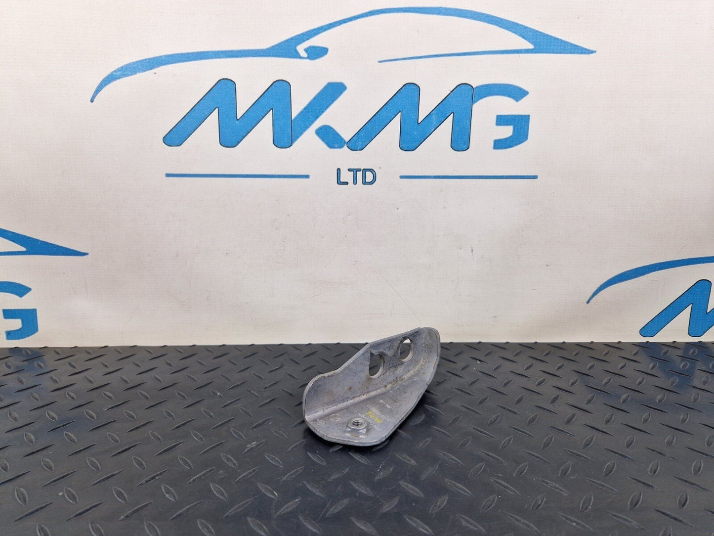 14-21 MERCEDES BENZ C200d W205 OEM CATALYTIC CONVERTER TO ENGINE HOLDER BRACKET