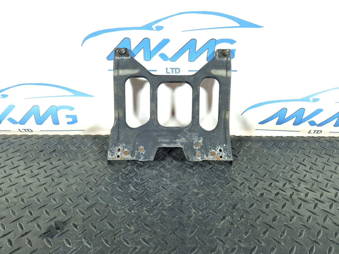 14-23 MERCEDES BENZ VITO W447 FRONT CENTRE SUPPORT BRACKET COWL A4478801003